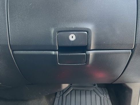 Used 2018 Chevrolet Silverado 2500 LT image 32