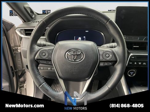 Used 2023 Toyota Venza Limited AWD/4WD image 10