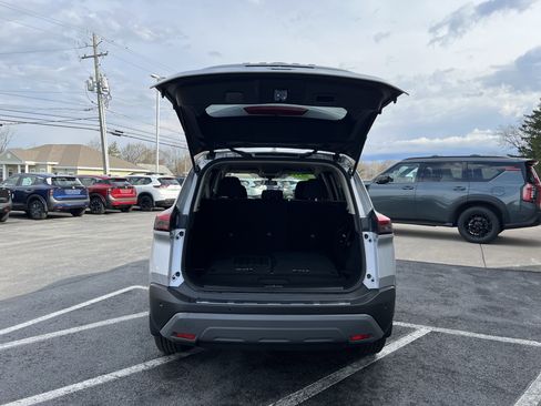 Used 2023 Nissan Rogue SV AWD/4WD image 8