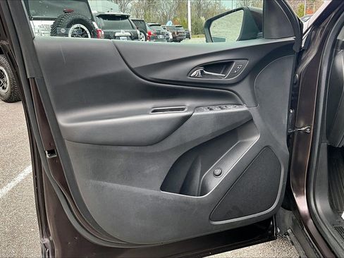 Used 2020 Chevrolet Equinox LT image 18