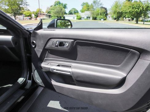 Used 2017 Ford Mustang GT image 38