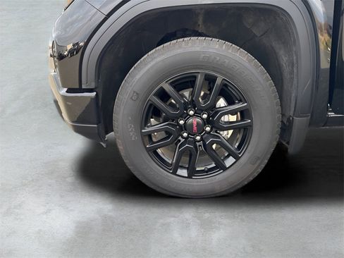 Used 2025 GMC Sierra 1500 Elevation image 30