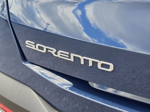 Used 2025 Kia Sorento S w/ Panoramic Sunroof Package image 5