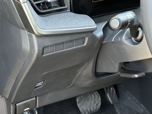 Certified 2025 Nissan Kicks SV AWD/4WD image 9
