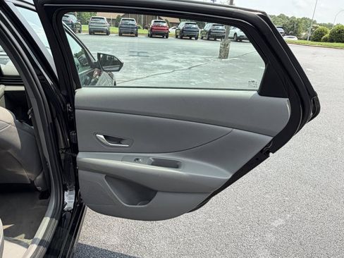 Used 2024 Hyundai Elantra SEL FWD image 13