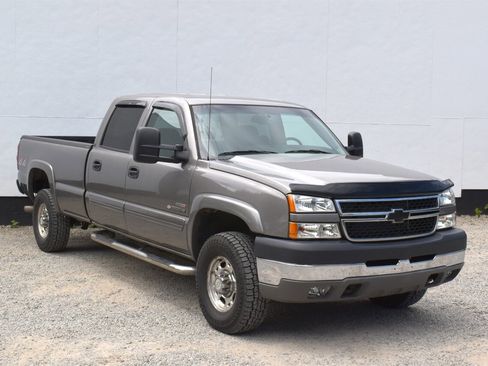Used 2006 Chevrolet Silverado 2500 W/T AWD/4WD image 1