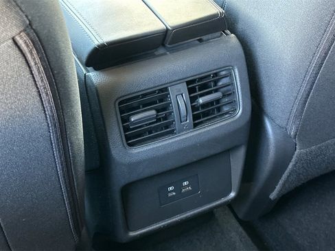 Used 2023 Nissan Rogue SV image 14