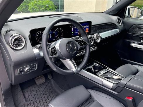 Used 2026 Mercedes-Benz GLB 250 4MATIC image 13
