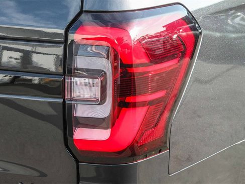 Used 2022 Ford Expedition Max Limited image 11