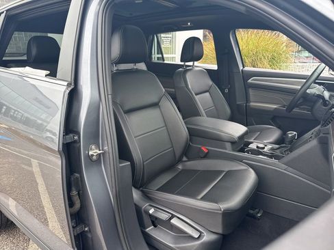 Used 2022 Volkswagen Atlas Cross Sport SE w/ Panoramic Sunroof Package image 20