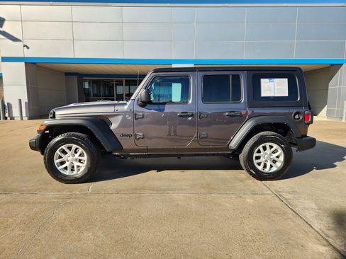 Used 2023 Jeep Wrangler Sport S image 5