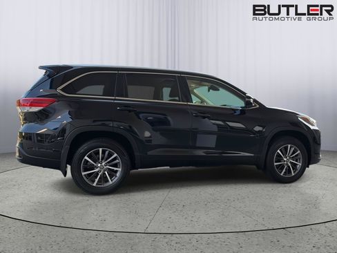 Used 2017 Toyota Highlander XLE FWD image 7