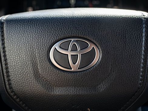 Used 2025 Toyota Tacoma SR image 24