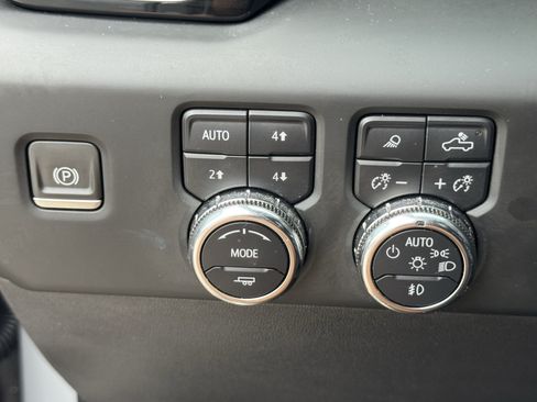 Used 2024 GMC Sierra 1500 AT4 w/ Technology Package AWD/4WD image 26