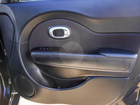 Used 2016 Kia Soul Base image 27