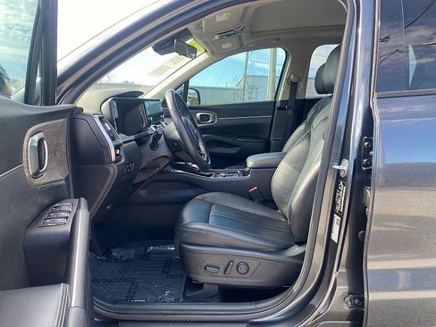 Used 2022 Kia Sorento EX w/ Panoramic Sunroof Package image 15