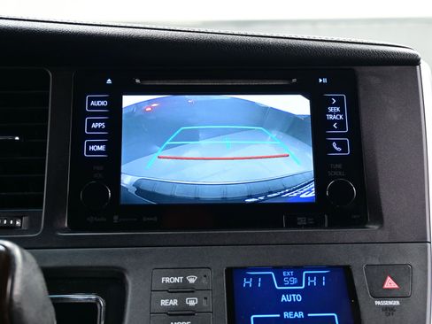 Used 2017 Toyota Sienna Limited Premium image 20