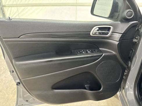 Used 2020 Jeep Grand Cherokee Altitude AWD/4WD image 23