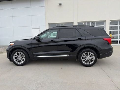 Used 2024 Ford Explorer XLT w/ Equipment Group 202A AWD/4WD image 6
