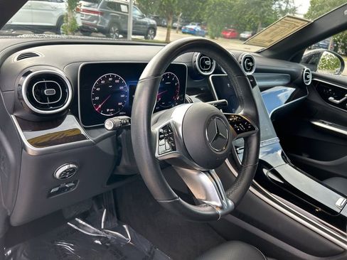 Used 2024 Mercedes-Benz GLC 300 4MATIC image 17