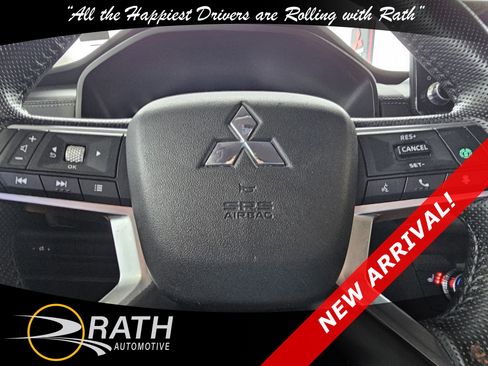 Used 2024 Mitsubishi Outlander SE image 13