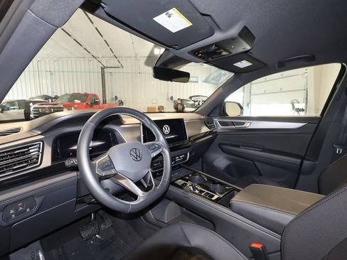 Used 2026 Volkswagen Atlas Cross Sport SE AWD/4WD image 9