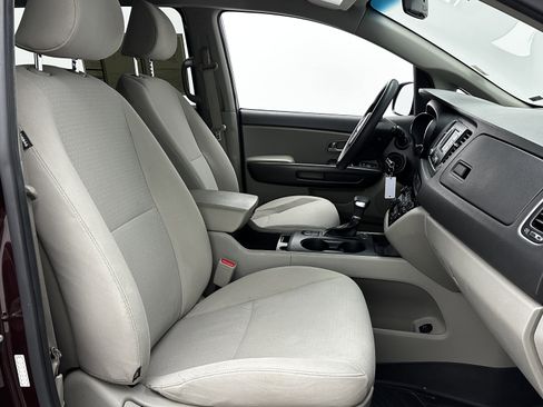 Used 2018 Kia Sedona LX image 34
