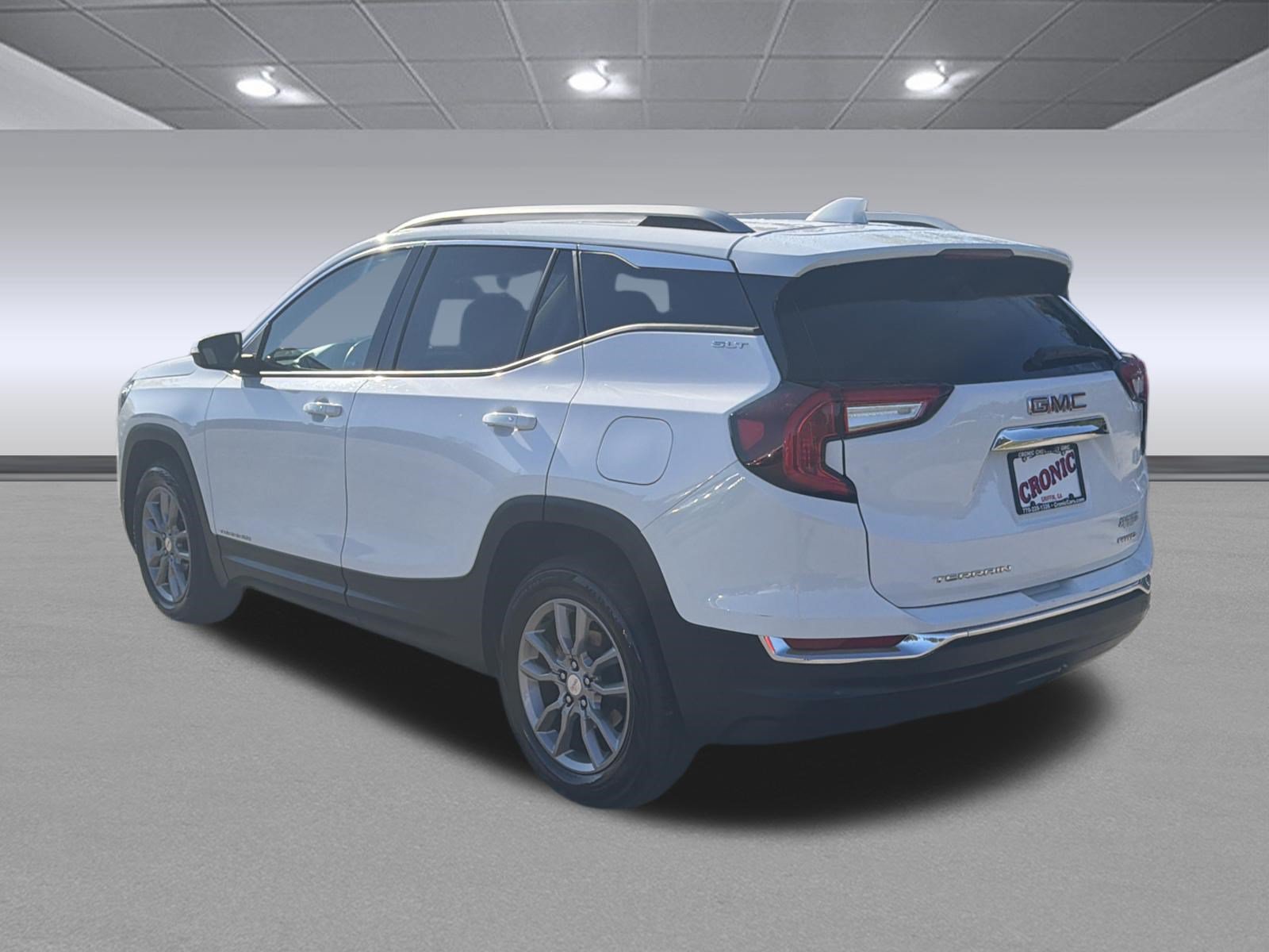 Used 2024 GMC Terrain SLT AWD/4WD image 5
