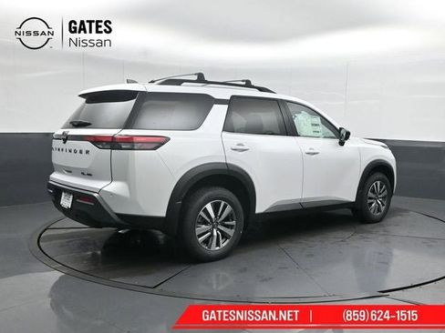 New 2026 Nissan Pathfinder SL image 2