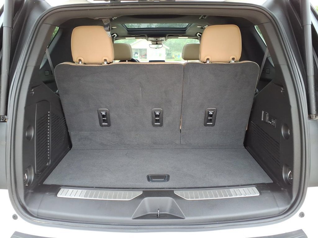 Used 2023 Chevrolet Tahoe Premier AWD/4WD image 12
