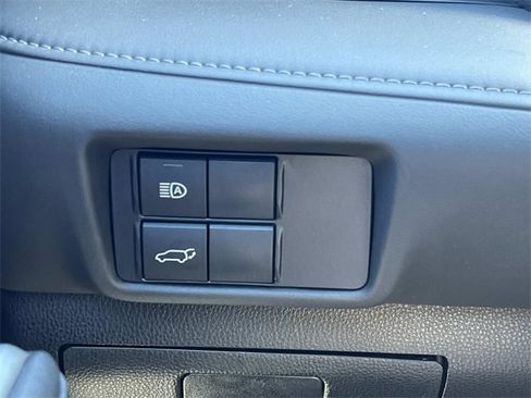 Used 2020 Toyota Highlander LE image 26