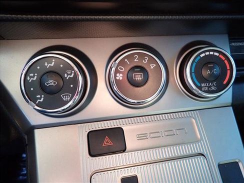 Used 2014 Scion xB FWD image 19