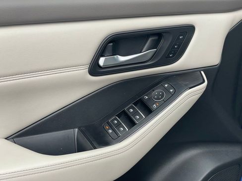 Used 2023 Nissan Rogue SL image 9