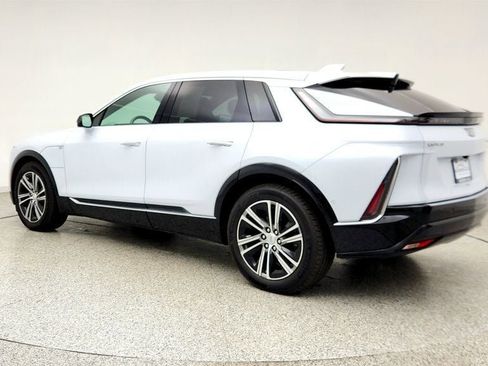 Used 2026 Cadillac Lyriq Luxury AWD/4WD image 7