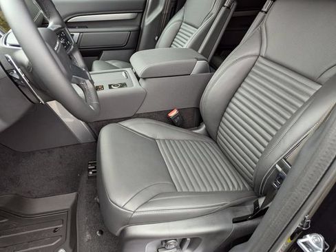 New 2025 Land Rover Discovery Dynamic SE AWD/4WD image 12