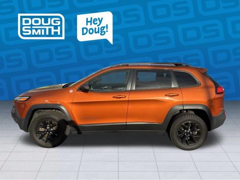 Used 2015 Jeep Cherokee Trailhawk w/ Comfort/Convenience Group AWD/4WD image 2