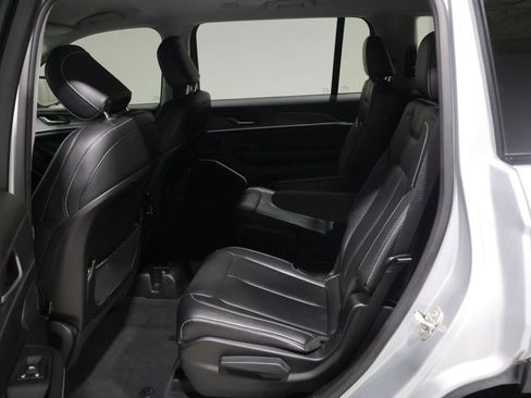 Used 2023 Jeep Grand Cherokee L Limited image 19