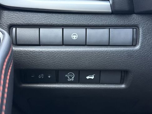 Used 2025 Nissan Rogue SV AWD/4WD image 23