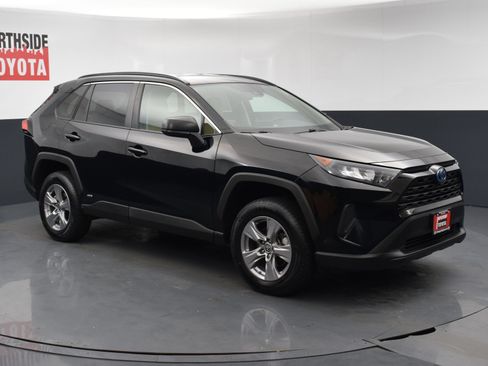 Used 2022 Toyota RAV4 LE AWD/4WD image 6