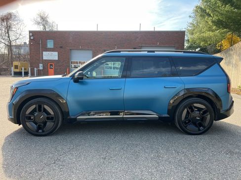 Certified 2024 Kia EV9 GT-Line AWD/4WD image 2