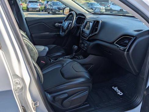 Used 2021 Jeep Cherokee Latitude Plus FWD image 9