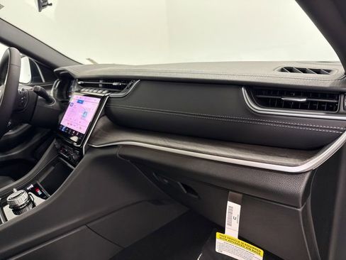 New 2025 Jeep Grand Cherokee L Limited w/ MOPAR Finishing Package image 18