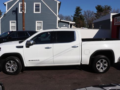 Used 2024 GMC Sierra 1500 SLT image 2