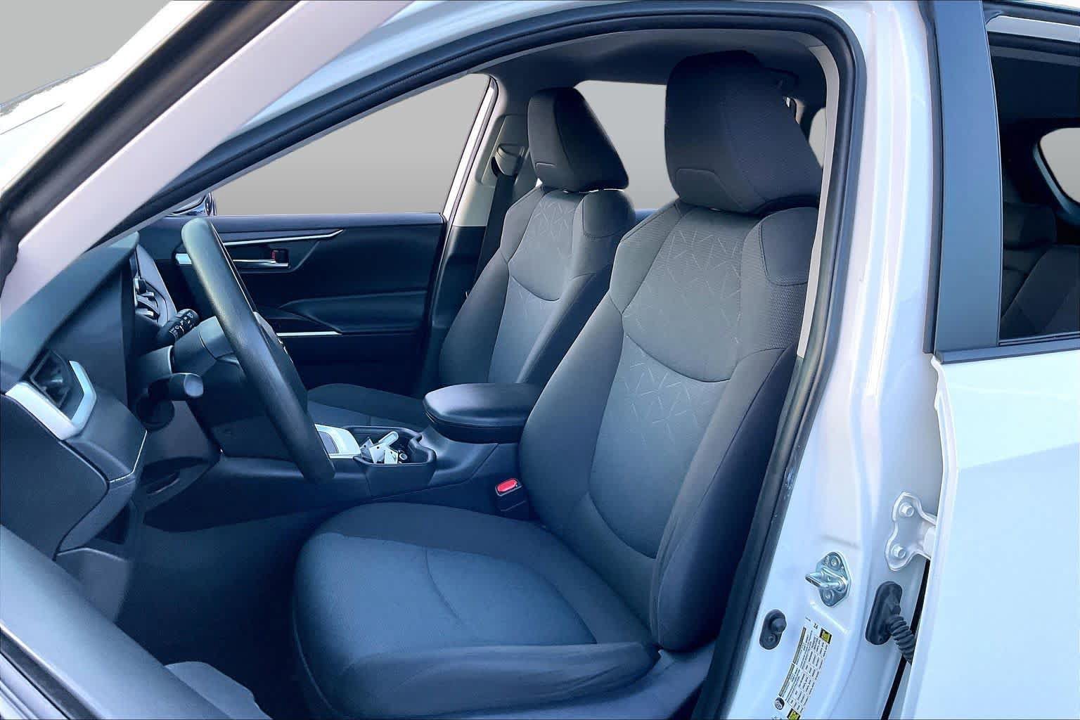 Used 2025 Toyota RAV4 XLE FWD image 8