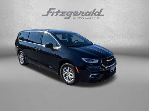 Used 2025 Chrysler Pacifica Select FWD image 1