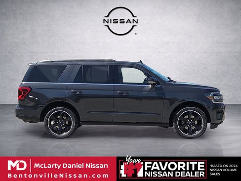 Used 2023 Ford Expedition Limited AWD/4WD image 6