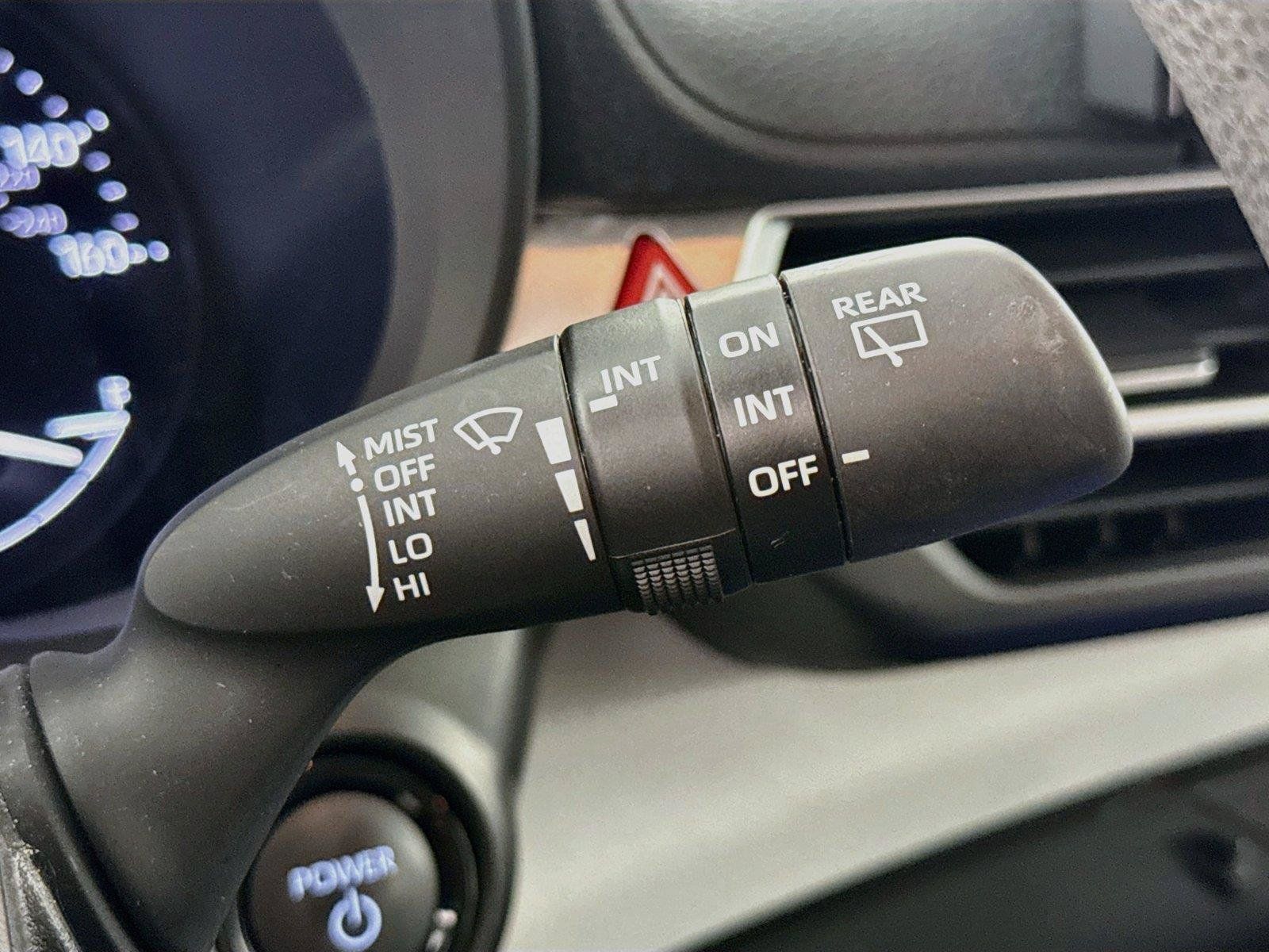 Used 2025 Toyota Sienna LE FWD image 17