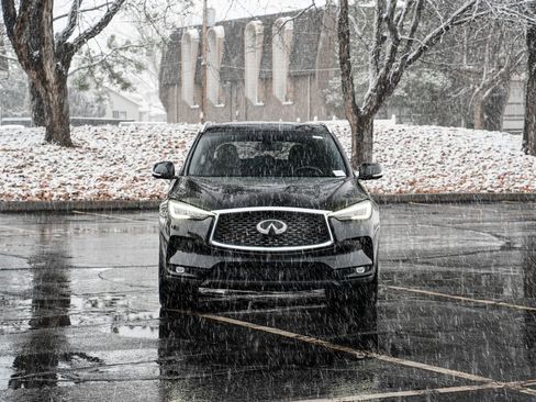 Used 2019 INFINITI QX50 Essential w/ Sensory Package image 2