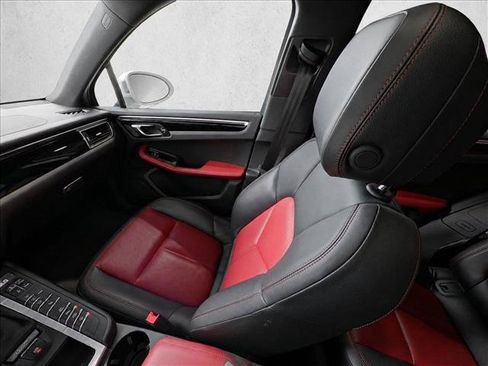 Used 2018 Porsche Macan AWD/4WD image 16