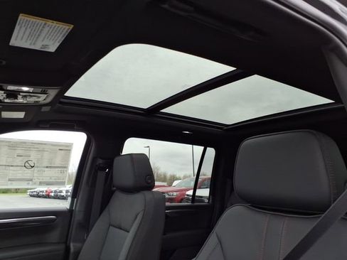 New 2026 Chevrolet Suburban RST w/ RST Capability Package AWD/4WD image 8